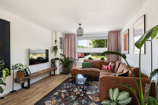 Foto - Te koop: instapklare hoekwoning met oprit en garage!